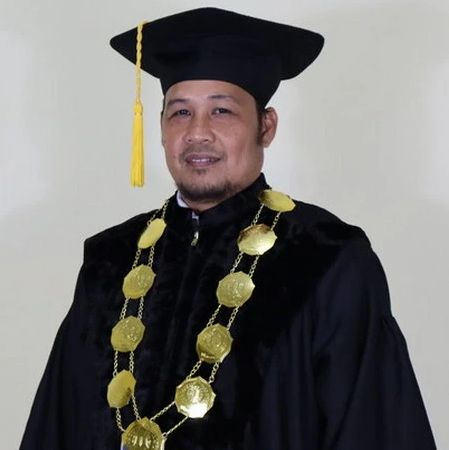 Dekan Fakultas Syariah